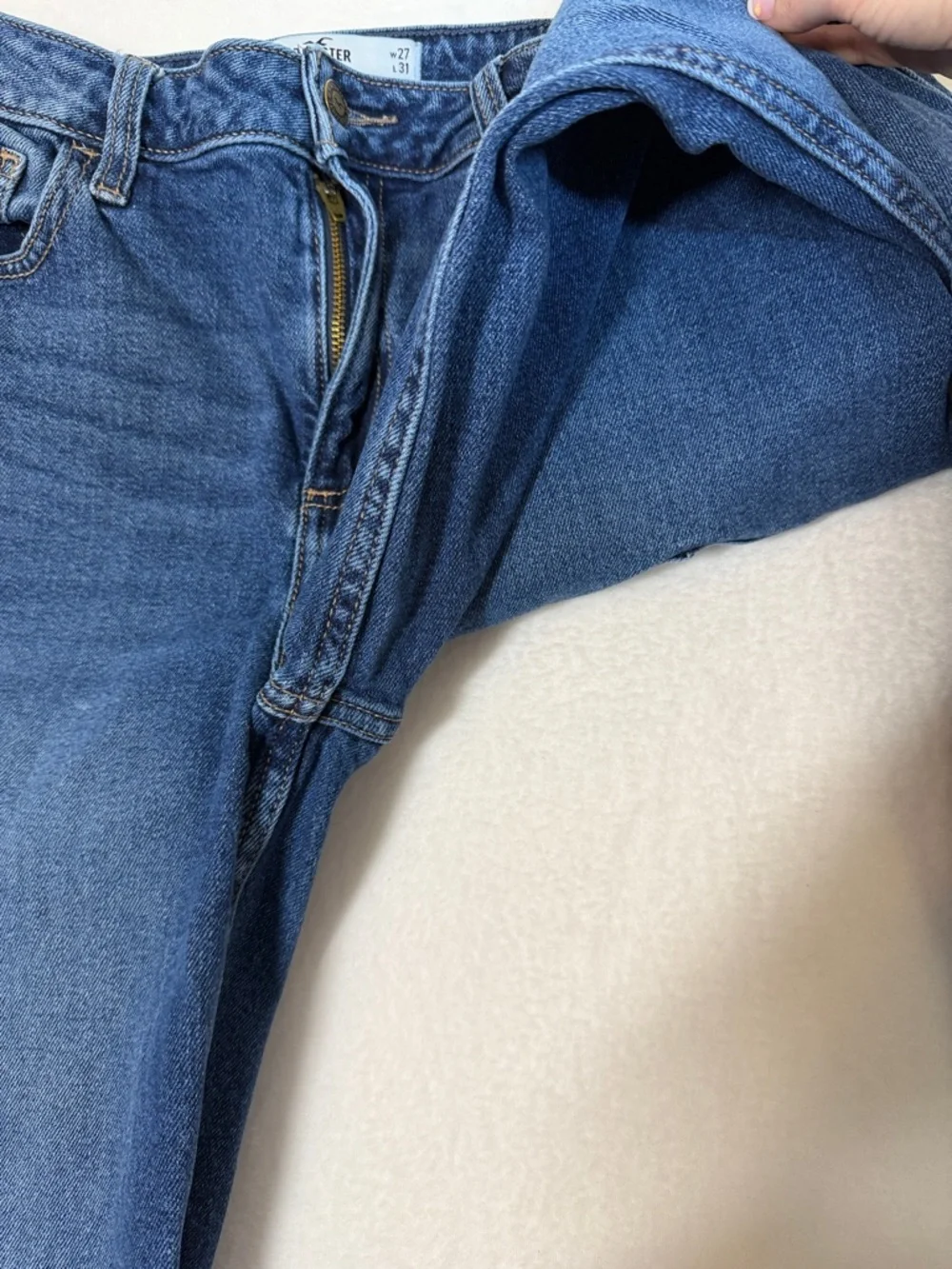 Hollister Curvy High Rise 90’s Vintage Straight Leg Jeans in Classic Blue Wash 5
